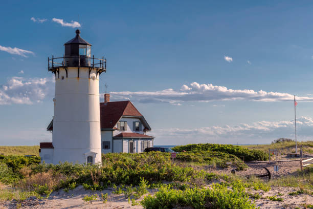 race point light lighthouse, cape cod - lighthouse massachusetts beach coastline imagens e fotografias de stock