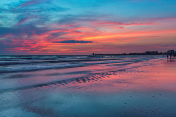 istock Pink Sunset at Siesta Key beach 1067744116