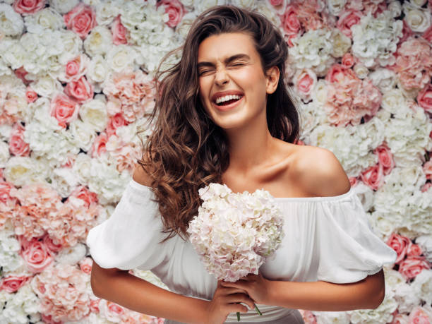 hermosa mujer - floral dress fotografías e imágenes de stock