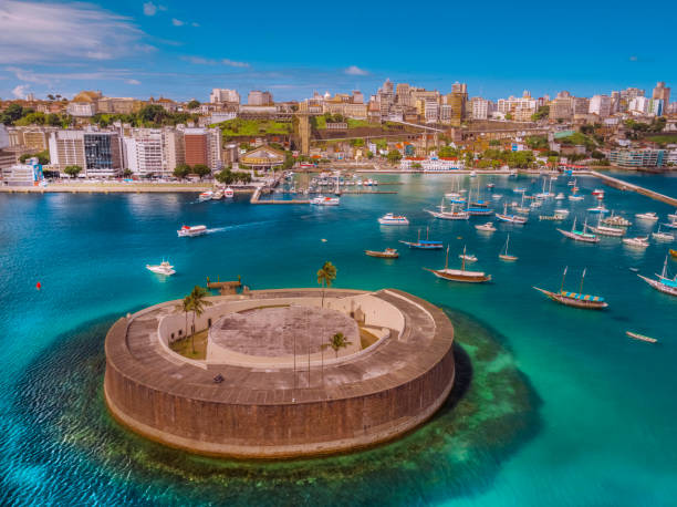 forte de sao marcelo, salvador bahia brazylia - resort swimming pool swimming pool poolside curve zdjęcia i obrazy z banku zdjęć