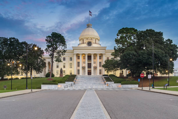 istock Alabama State Capitol in Montgomery at Night 1067847814