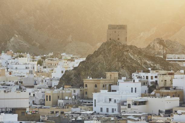 vista del paesaggio urbano di muscat - oman greater masqat fort tourism foto e immagini stock