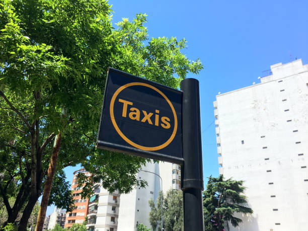 segnale di fermata del taxi - public transportation buenos aires argentina palermo buenos aires foto e immagini stock