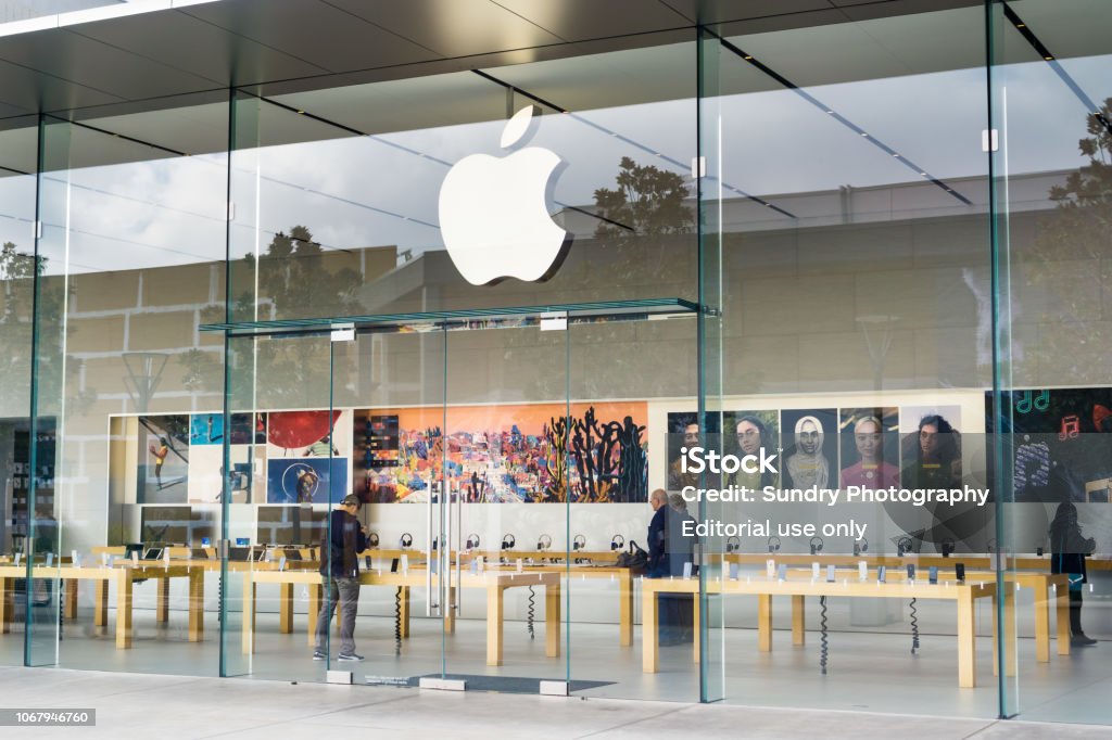 Entrance To The Apple Store Stock Photo - Download Image Now - San  Francisco - California, Silicon Valley, Apple Computers - iStock