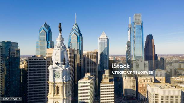 Urban Core City Center Edifici Alti Centro Di Filadelfia Pennsylvania - Fotografie stock e altre immagini di Filadelfia