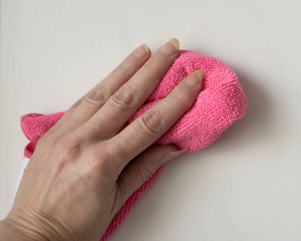 istock Close-up of hand when cleaning tiles 1068009562
