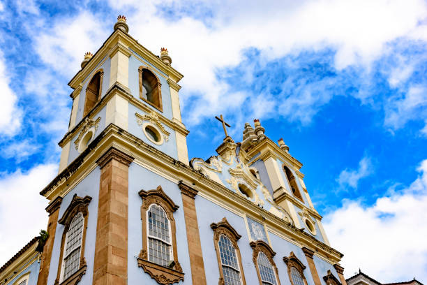 фасад старой церкви, построенной в xviii веке в стиле барокко и колониализма - salvador bahia state brazil architecture стоковые фото и изображения