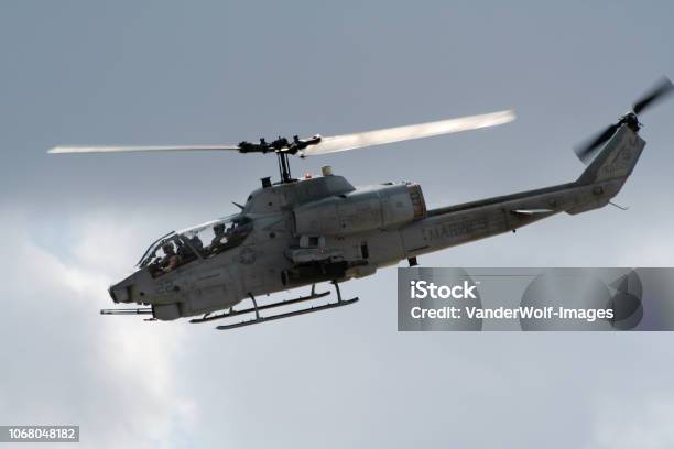 Photo libre de droit de Hélicoptère Bell Ah1 Cobra banque d'images et plus d'images libres de droit de Cloche - Cloche, AH-1 Cobra, Hélicoptère d'attaque