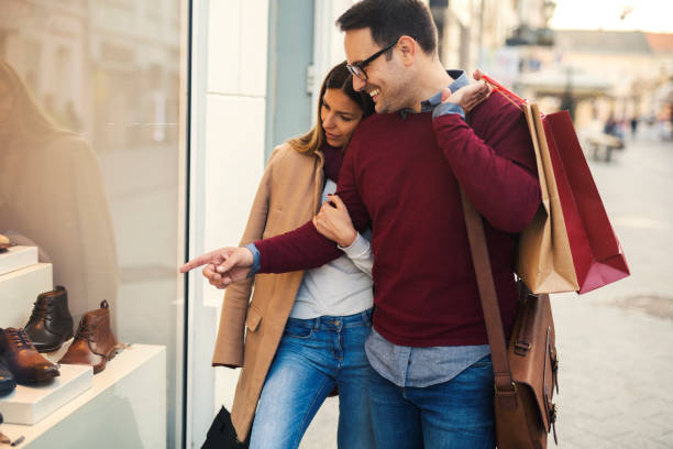 istock Couple at shopping 1068049980