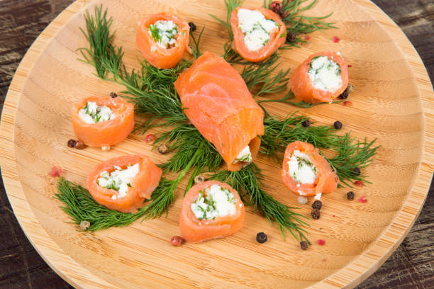 pesce salmone - vitamin d salmon prepared fish cooked foto e immagini stock