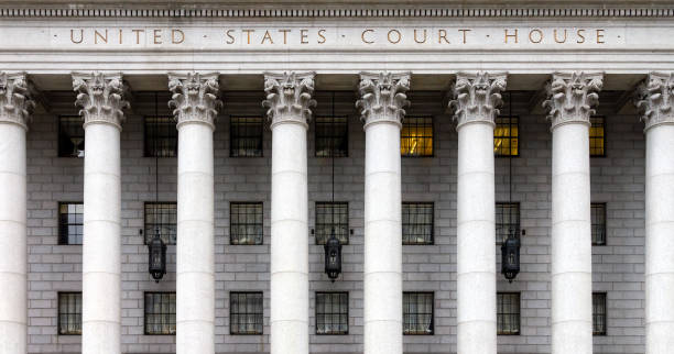 entrance to the historic united states court house in new york city - state government imagens e fotografias de stock