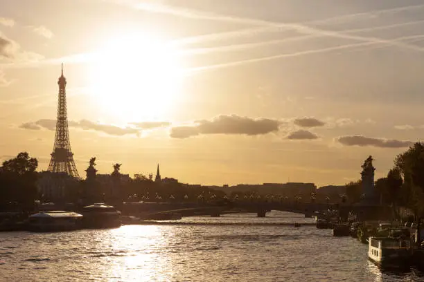 Photo of Eiffel tower and Seine river