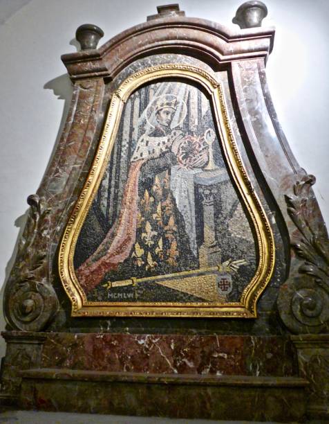 mosiac di san luigi, re di francia, nella basilica dell'abbazia di san maurizio in svizzera - king louis ix foto e immagini stock