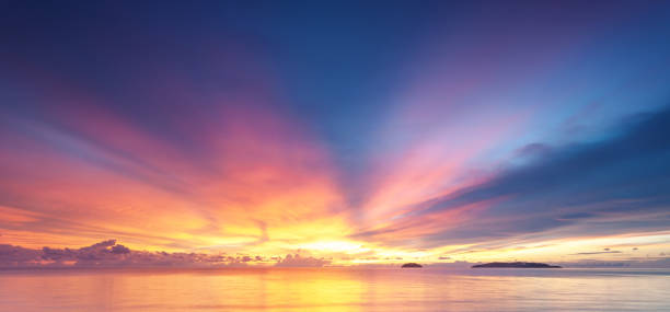 일몰의 배경 - beach sunset sky cloudscape 뉴스 사진 이미지