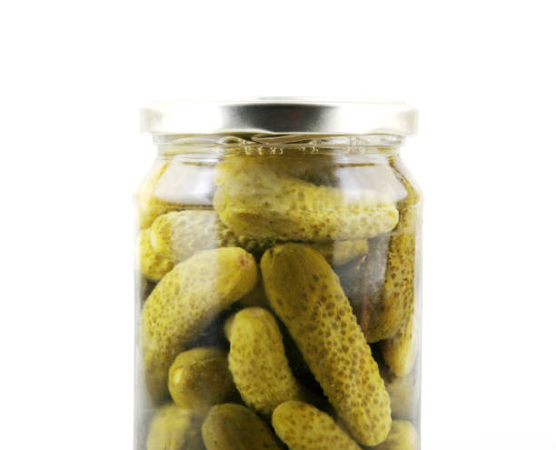 tarro de pepinillos en vinagre - relish jar condiment lid fotografías e imágenes de stock