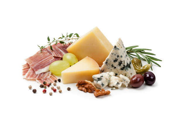 jamón ibérico y quesos de diferentes aislados sobre fondo blanco - producto lácteo fotos fotografías e imágenes de stock