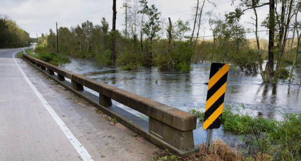 istock Road about to flood after Hurricane Florence 1068386132