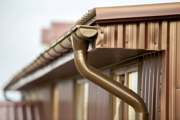 Close-up detail of cottage house corner with metal planks siding and roof with gutter rain system. Close-up detail of cottage house corner with metal planks siding and roof with steel gutter rain system. Durability, professional construction, drainage pipes installation and connection concept. steel gutters stock pictures, royalty-free photos & images