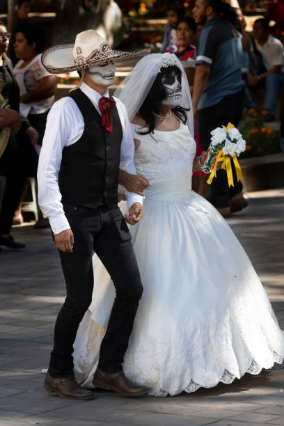 디 아 드 로스 안 돼 오 악 사 카 축제에서 신부 및 신랑을 춤 - day of the dead mexico bride human skeleton 뉴스 사진 이미지