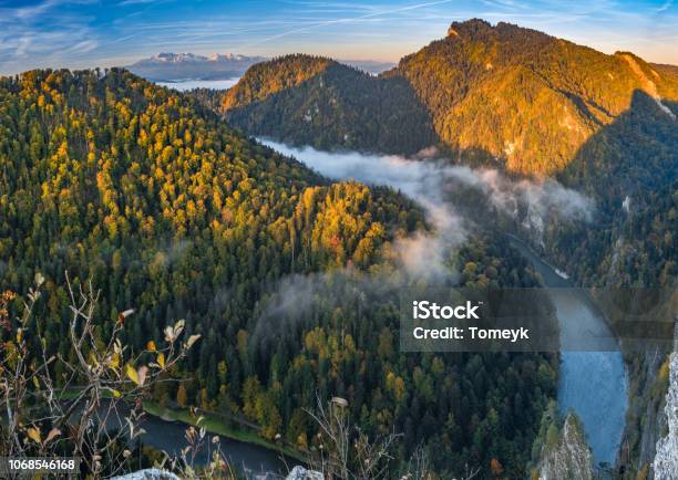 Dunajec Fluss Schlucht Panorama In Pieniny Bergen Polen Stockfoto und mehr Bilder von Berg