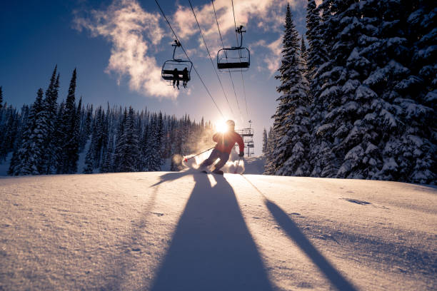 poudre de ski - skiing powder snow canada winter photos et images de collection