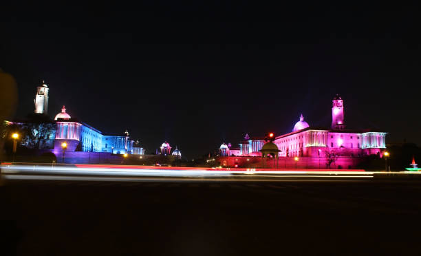 fotos de exposição de lond do rashtrapati bhawan à noite. - new delhi india night government - fotografias e filmes do acervo