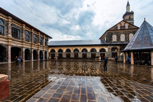 Great (Ulu) Mosque view Diyarbakir, Turkey Diyarbakir, Turkey - October 24, 2018: The Great Mosque (ULU MOSQUE - ULU CAMi) of Diyarbakir is the oldest and one of the most significant mosques in Mesopotamia, Turkey. People walking in front of the minaret and They are visiting Ulu Mosque and They are going to praying to mosque. grand mosque stock pictures, royalty-free photos & images