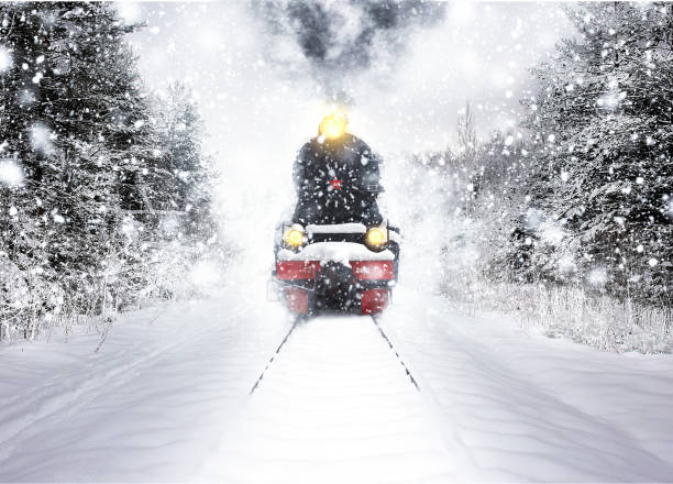 tren viejo vintage en la nieve - locomotive steam train train snow fotografías e imágenes de stock