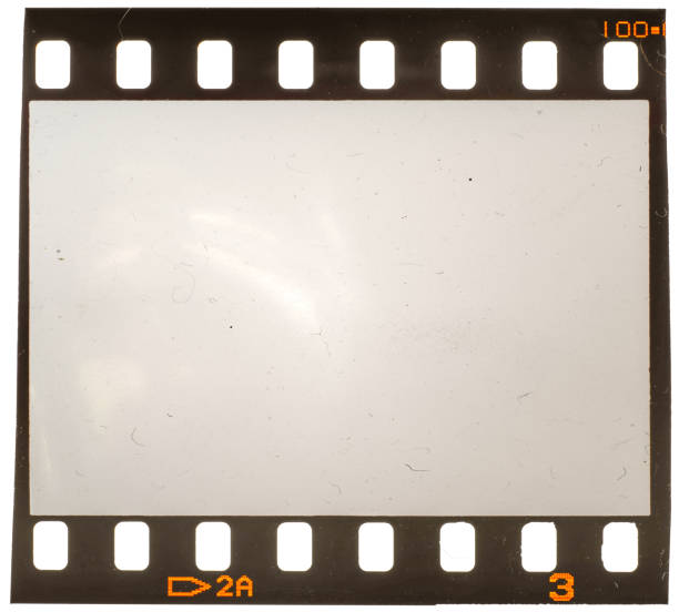 echte makro-foto von alten und grunge 35mm-film-frame oder streifen auf weißem mit anzeichen von nutzung, staub und film-korn - usage stock-fotos und bilder