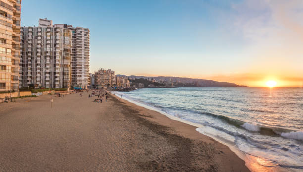 istock Panoramic view of Acapulco beach at sunset - Vina del Mar, Chile 1068817830