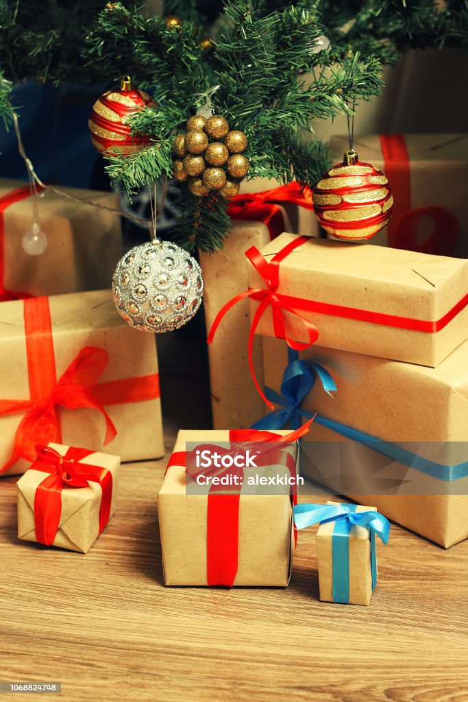 Present Stack Tree Gift Stack Under Tree Stock Photo - Download Image Now - Blue ...