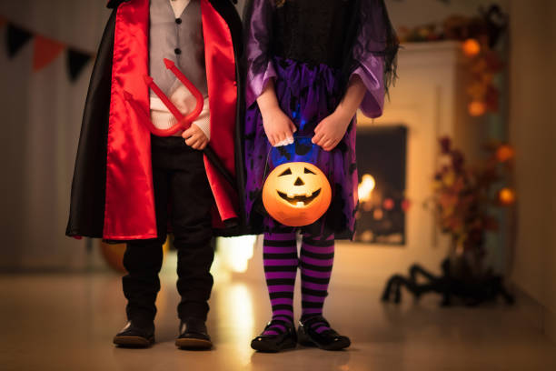 kids in witch costume on halloween trick or treat - baby animals audio imagens e fotografias de stock