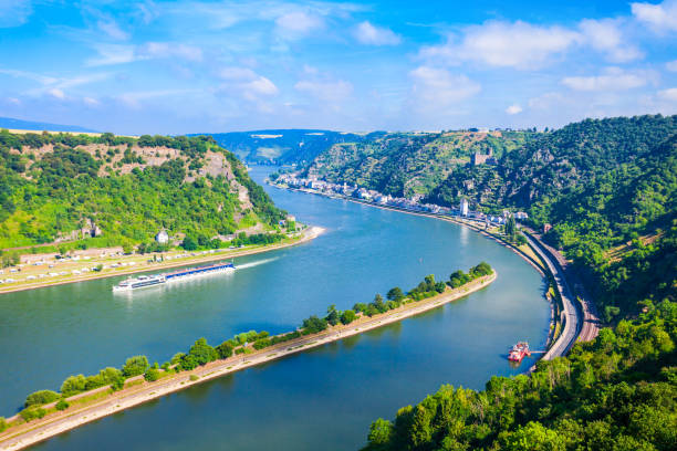 lorelei mountain aussichtspunkt, st. goarshausen - rheinfels stock-fotos und bilder