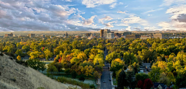 Autumn view of the city of trees Boise Idaho with cloudy sky Colorful fall trees and the skyline of Boise Idaho idaho photos stock pictures, royalty-free photos & images