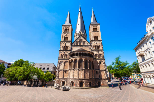 Bonn Minster cathedral in Bonn, Germany Bonn Minster cathedral or Bonner Munster is the oldest roman catholic church in Bonn, Germany bonn germany stock pictures, royalty-free photos & images