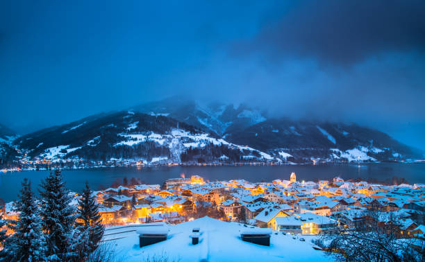 겨울, 중심이 땅, 오스트리아에서에서 젤 암 제 - ski resort village austria winter 뉴스 사진 이미지