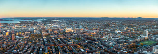 breite panoramablick auf die innenstadt von boston wohn seite - autumn clock roof colors stock-fotos und bilder