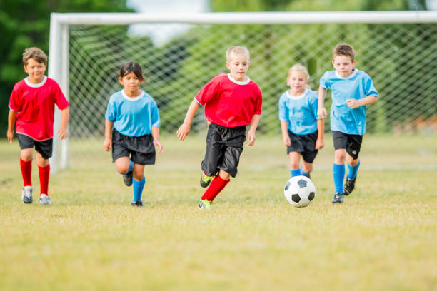 istock Youth soccer game 1068961924