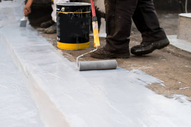 Paint roller Applying hydro insulation on the roof of the building. Epoxy materials, using gray paint roller to insulate the building waterproof stock pictures, royalty-free photos & images