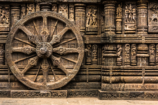 The temple complex , all carved from stone, has the appearance of a chariot with immense wheels and horses and was declared Unesco heritage site