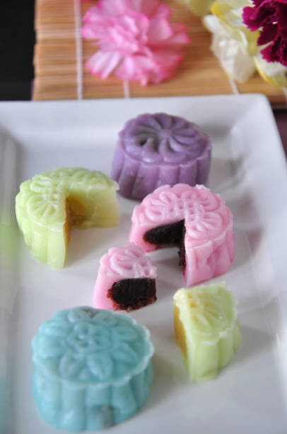 istock Pieces of Snow Skin Mooncake on Tray 1069013266