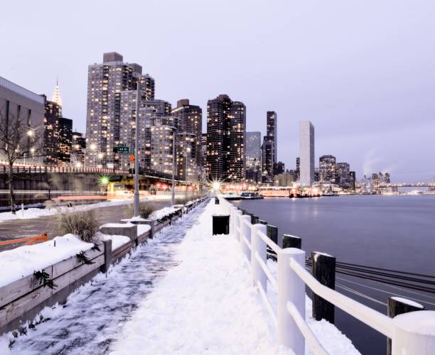 istock FDR Drive Snowstorm, New York City Blizzard 1069015390