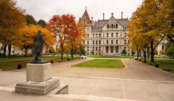 state capitol building statehouse albany new york rasen landschaftsbau - famous place new york city new york state manhattan stock-fotos und bilder