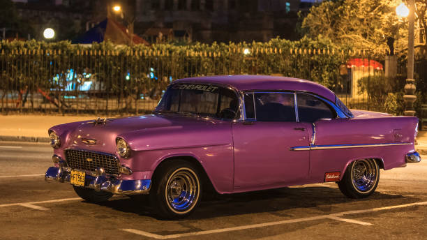 cuba, l'avana - chevrolet anni '50 - chevrolet havana cuba 1950s style foto e immagini stock