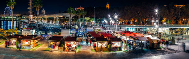 christmas fair in the night. - ferris wheel fotos imagens e fotografias de stock
