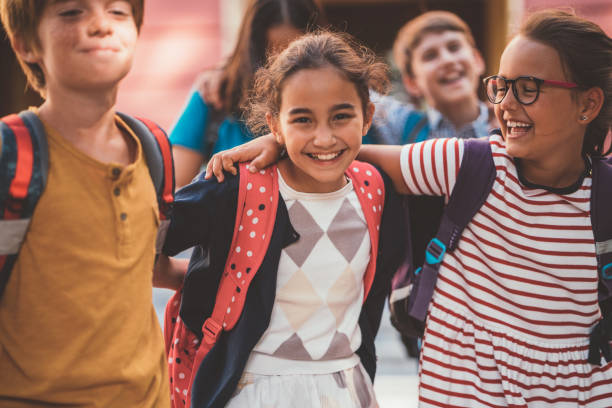 portret szczęśliwych uczniów - school activities zdjęcia i obrazy z banku zdjęć