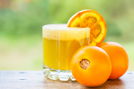 Jugo De Lulo Una Fruta Exótica Colombiana Tradicional Foto de stock y más banco de imágenes de Agua helada - iStock