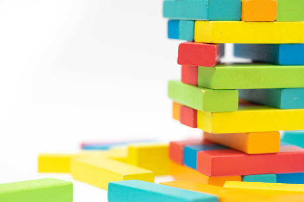 kolorowe bloki drewniane stos gry na stole z kopią miejsca, tło koncepcji - wood toy block tower zdjęcia i obrazy z banku zdjęć
