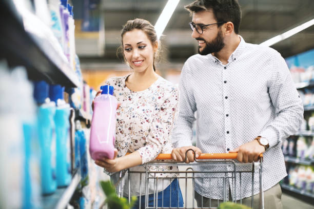 istock Couple in supermarket. 1069219906