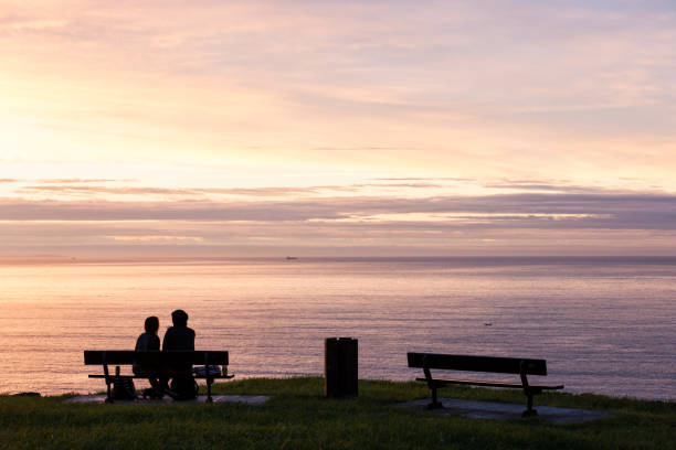 istock Couple in love on the bench 1069228614